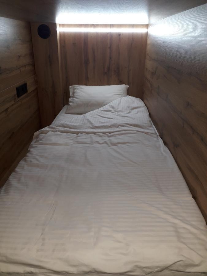 Full House Capsule Hostel Rivne Ngoại thất bức ảnh A futon