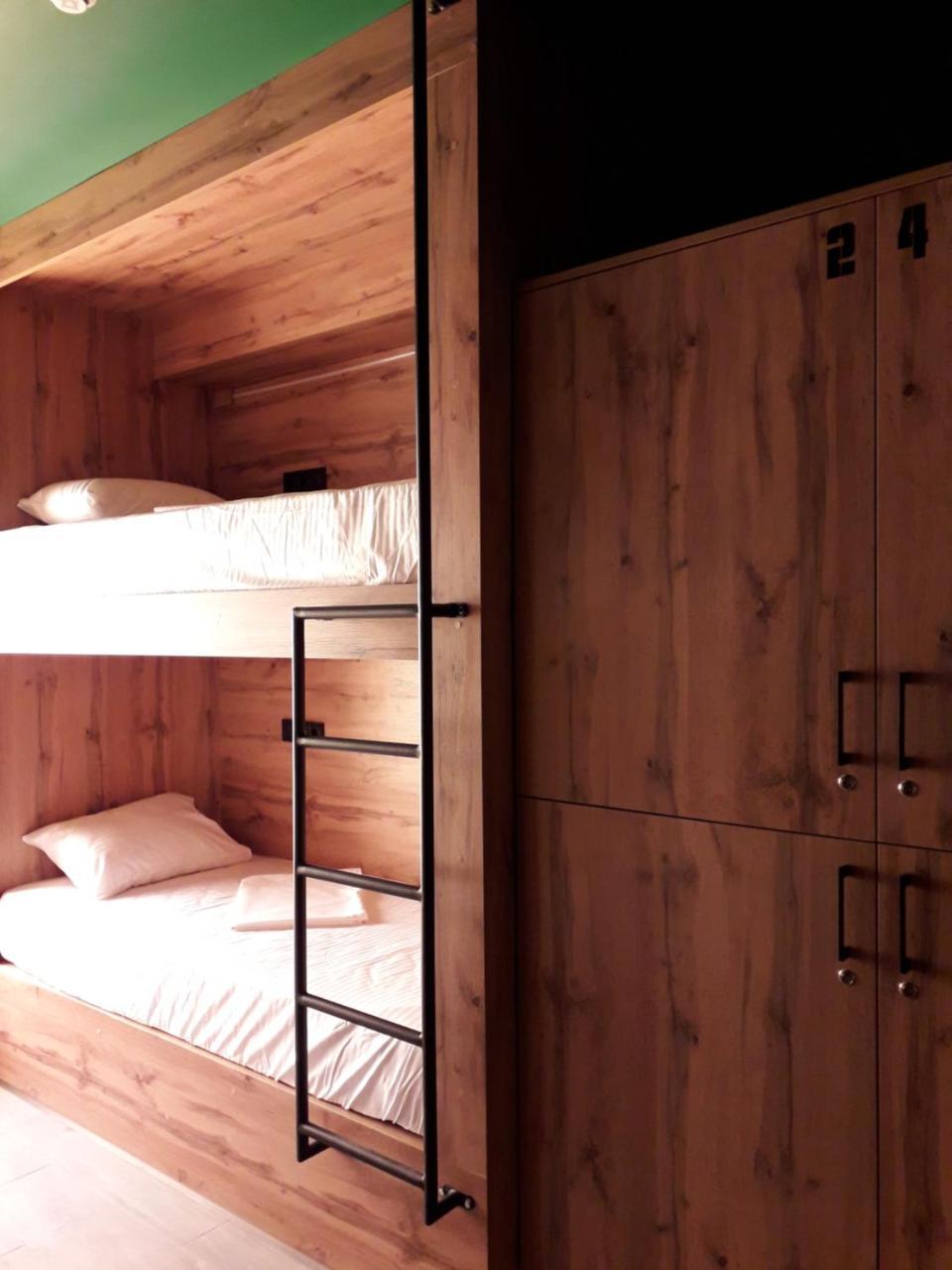 Full House Capsule Hostel Rivne Ngoại thất bức ảnh Bunk beds in a hostel