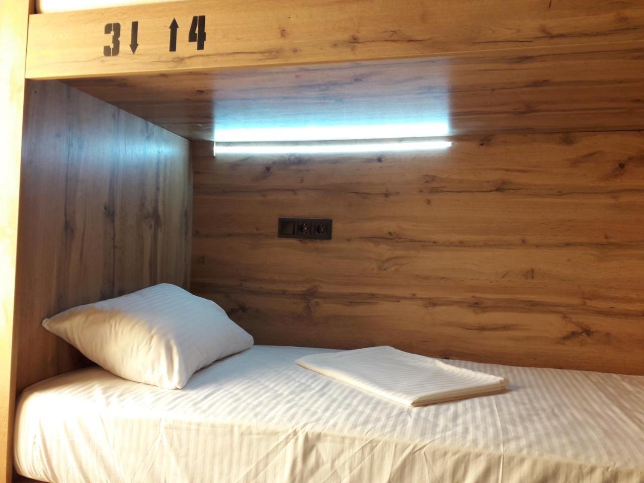 Full House Capsule Hostel Rivne Ngoại thất bức ảnh A capsule hotel in Tokyo