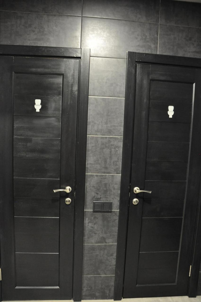 Full House Capsule Hostel Rivne Ngoại thất bức ảnh The toilet doors of a train in the Netherlands