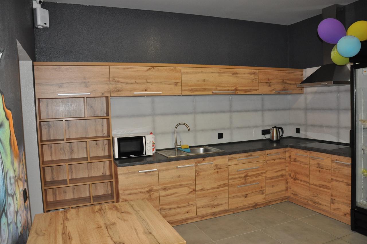 Full House Capsule Hostel Rivne Ngoại thất bức ảnh A kitchen designed in Blender