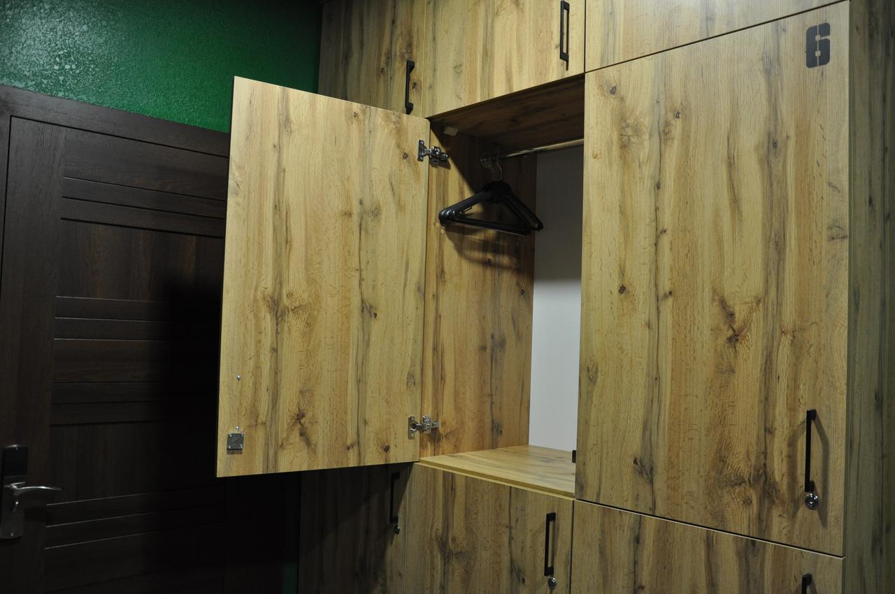 Full House Capsule Hostel Rivne Ngoại thất bức ảnh A wooden locker