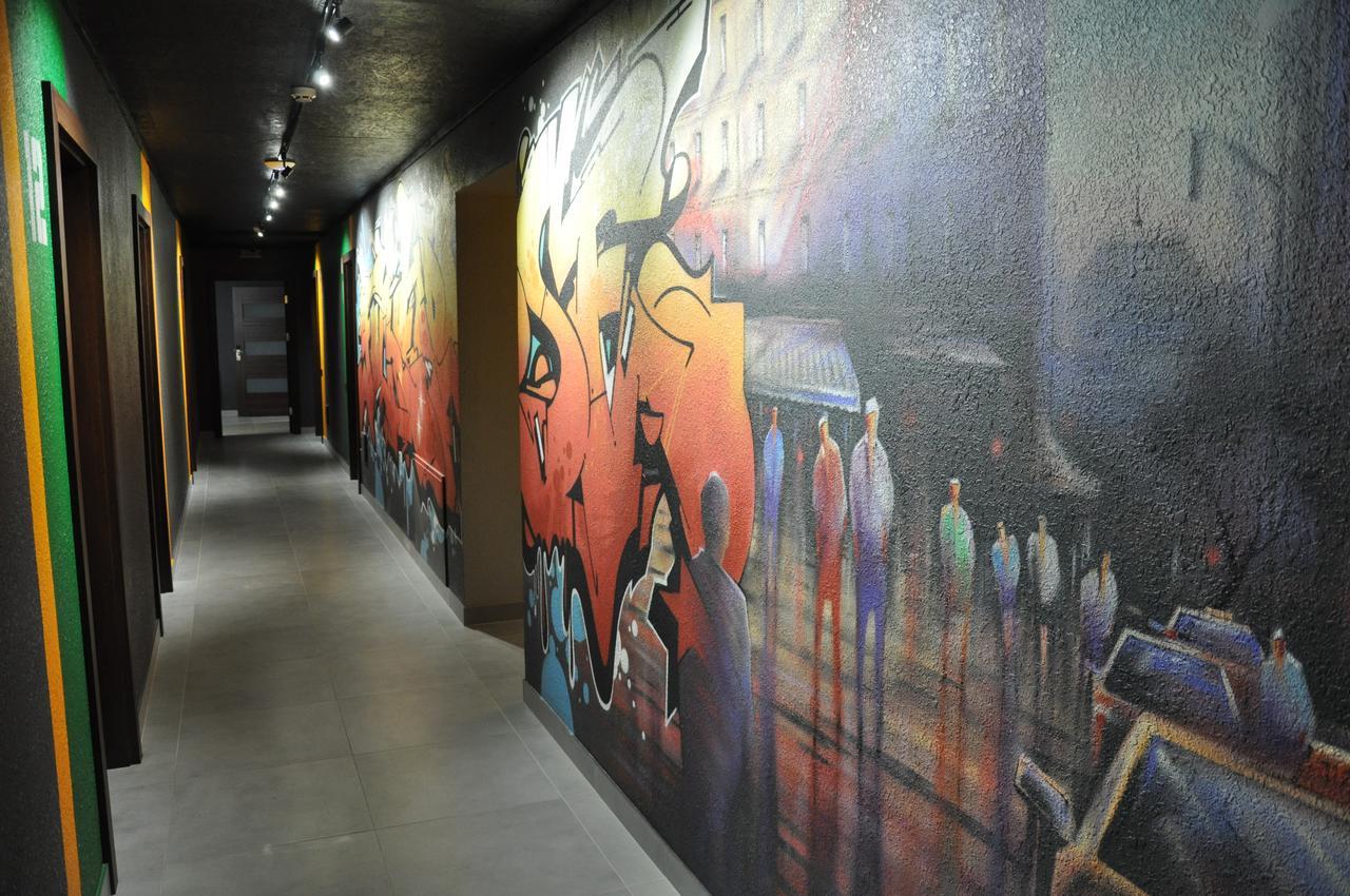 Full House Capsule Hostel Rivne Ngoại thất bức ảnh The interior of the station