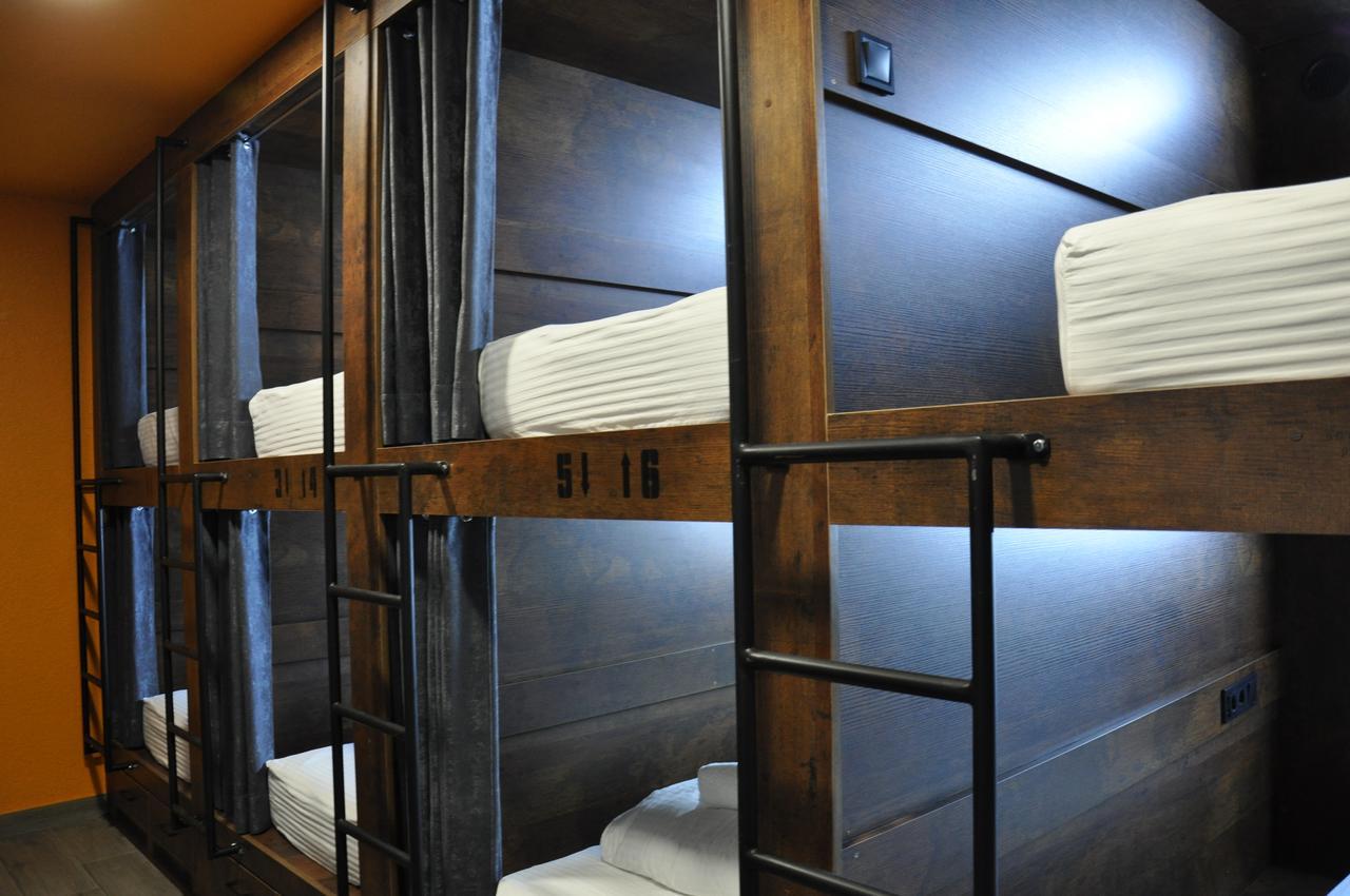 Full House Capsule Hostel Rivne Ngoại thất bức ảnh A capsule hotel in Tokyo